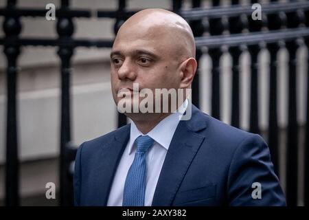 Rihuffle cabinet: Sajid Janid arriva a Downing Street pochi istanti dopo la firma come cancelliere. Londra, Regno Unito. Foto Stock