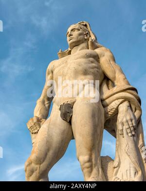 Statua dell'atleta allo Stadio dei Marmi, Foro Italico, Roma, Italia Foto Stock