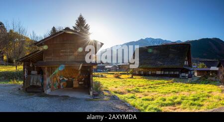 Traditional houses of Ogimachi (UNESCO World Heritage Site), Shirakawa-go, Toyama Prefecture, Japan Foto Stock