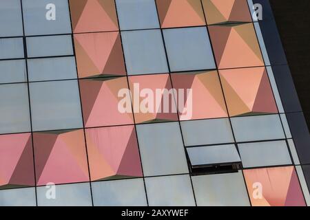 Bella architettura moderna, l'esterno di un edificio contemporaneo Foto Stock