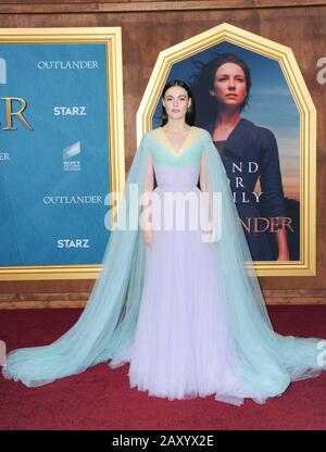 Los Angeles, California. 13th Feb, 2020. Sophie Skelton agli arrivi per OUTLANDER Season 5 Premiere su STARZ, Hollywood Palladium, Los Angeles, CA 13 febbraio 2020. Credit: Elizabeth Goodenough/Everett Collection/Alamy Live News Foto Stock