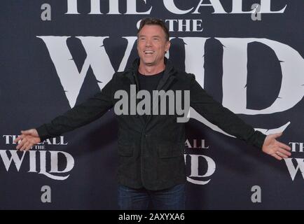 Los Angeles, Stati Uniti. 13th Feb, 2020. Terry Notary, membro del cast, partecipa alla prima rappresentazione del film d'avventura "The Call of the Wild" presso l'El Capitan Theatre nella sezione di Hollywood di Los Angeles giovedì 13 febbraio 2020. Trama: Buck, un cane di grande cuore la cui blissful vita domestica è capovolta quando è improvvisamente sradicato dalla sua casa della California e trasportato ai wilds del CanadianYukon durante la corsa dell'oro della 1890s. Foto di Jim Ruymen/UPI Credit: UPI/Alamy Live News Foto Stock