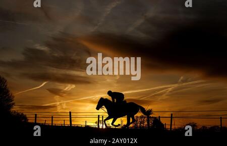 I cavalli di Sam Drinkwater sulle galoppe alle Granary Stables, Upper Strensham. Foto Stock