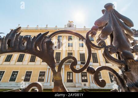 19 luglio 2019, Vienna, Austria: Vista panoramica di un Famoso Palazzo di Schonbrunn a Vienna. Viaggi in Europa e Austria Concept Foto Stock