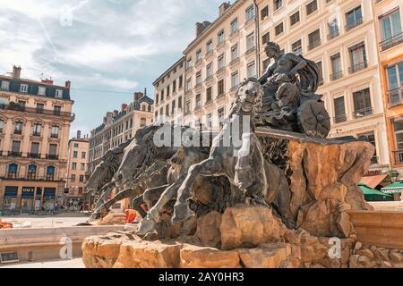 23 luglio 2019, Lione, Francia: Storica fontana Bartholdi senza acqua durante i lavori di manutenzione Foto Stock