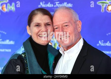 Monaco, Germania. 13th Feb, 2020. Sepp SCHAUER (attore), con la moglie Corinna BINZER. Tappeto rosso, tappeto rosso, arrivo. Totem di Cirque du Soleil, il 13th febbraio 2020 a Monaco di Baviera, | utilizzo nel mondo credito: DPA/Alamy Live News Foto Stock