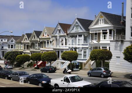 Case in stile Vittoriano, dipinte da Signore, Alamo Square in Foto Stock