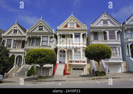 Case in stile Vittoriano, dipinte da Signore, Alamo Square in Foto Stock