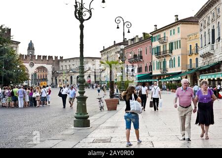 Piazza Bra, Verona, Italien, Europe / Piazza Bra, Verona, Italy, Europe Foto Stock