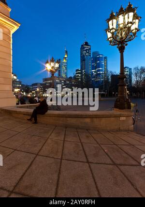 Vista di Commerzbank dall'Alte Oper Frankfurt Foto Stock