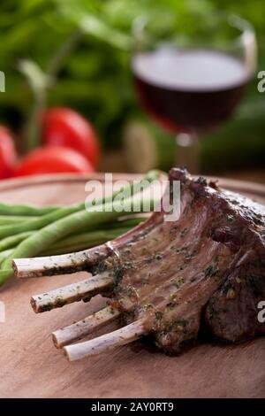 Grande vista del trito di agnello alla griglia Foto Stock