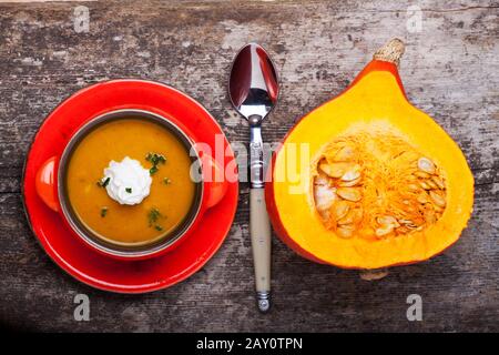 Zuppa di zucca e mezza Hokkaido Foto Stock