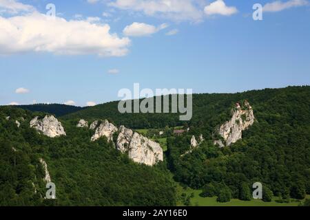 Vista dalla rupe Button Maker al castello Bronnen Foto Stock