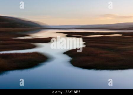 Sfuocato movimento astratto di estuario e zone umide Foto Stock