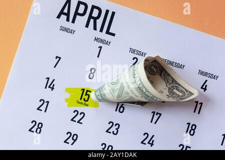 Giorno fiscale 2020 negli Stati Uniti. Calendario Fiscale 2020. Importante Data Di Scadenza dell'imposta IRS e Scadenza indicate sul calendario mensile di aprile Foto Stock
