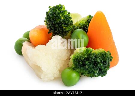 Mucchio di verdure miste isolato su bianco. Foto Stock