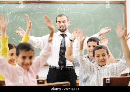 Attività educative in classe a scuola Foto Stock