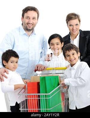 La famiglia felice con un carrello Foto Stock