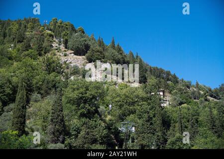 Funivia Colle Eletto da Gubbio alla Basilica di Sant Ubaldo sul Monte Ingino nel centro storico di Gubbio, Umbria, Italia. 1 Agosto Foto Stock