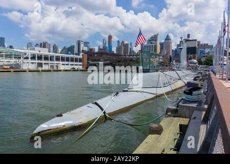 New York, USA - 20 agosto 2018: Sottomarino USS Growler SSG-57 all'Intrepid Sea, Air and Space Museum di New York Foto Stock