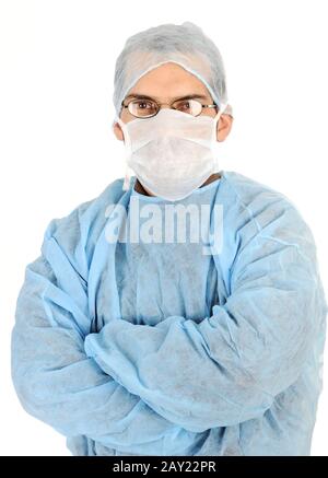 Chirurgo con braccia piegate Foto Stock