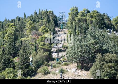 Funivia Colle Eletto da Gubbio alla Basilica di Sant Ubaldo sul Monte Ingino nel centro storico di Gubbio, Umbria, Italia. 1 Agosto Foto Stock