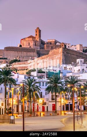 Dalt Vila città vecchia skyline, Ibiza, Isole Baleari, Spagna Foto Stock