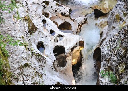 Fonte di acqua in natura Foto Stock