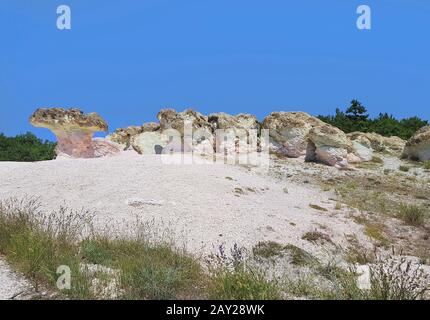 Bulgaria, fenomeno naturale pietre fungo rocce nel villaggio di Beli Plast Foto Stock