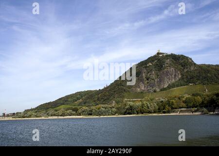 Castello-rovina Drachenfels, Siebengebirge, Koenigswin Foto Stock