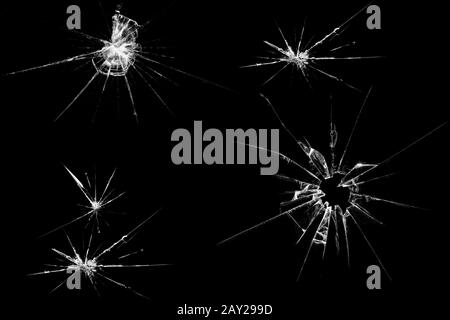 Incrinature nel vetro su sfondo nero. Astrazione Foto Stock