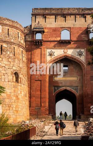 India, Uttar Pradesh, Nuova Delhi, Purana Qila, Forte Di Mughal-Era, Porta Principale Di Bara Darwaza Foto Stock