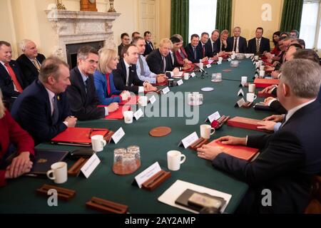 Il primo Ministro Boris Johnson presiede il primo incontro del Gabinetto a 10 Downing Street, Londra, dal rimpasto. Foto Stock