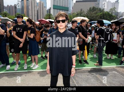 Hong KONG,HONG KONG SAR,CINA:Giugno 16th, 2019.Singer Denise ho si unisce alla protesta. Denise ho, cantopop Singer e attivista sociale Pro-Democracy, è una bla Foto Stock