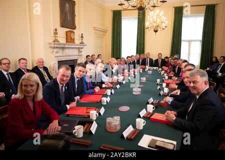 Il primo Ministro Boris Johnson presiede il primo incontro del Gabinetto a 10 Downing Street, Londra, dal rimpasto. Foto Stock