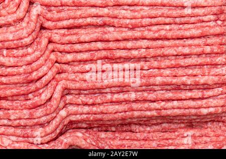 Carne Di Manzo Macinata fresca e cruda con Carne Di Maiale come sfondo Foto Stock