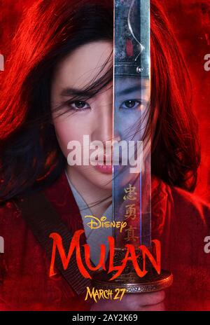 Mulan (2020) diretto da Niki Caro e con Yifei Liu, Donnie Yen, Jet li e li Gong. Azione dal vivo reboot dell'animazione del 1998 di Disney su una donna cinese che si travestica come uomo per salvare suo padre. Foto Stock