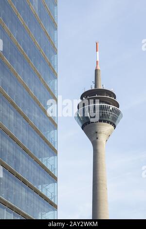 Rhinetower e Citygate a Duesseldorf, Germania Foto Stock