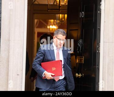 Londra, Regno Unito. 14th Feb, 2020. Alok Sharma Lascia Una Riunione Del Gabinetto A 10 Downing Street, London Credit: Ian Davidson/Alamy Live News Foto Stock