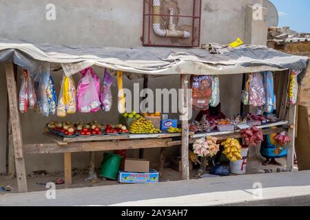 Johannesburg, Sud Africa , 4 ottobre - 2019: Stalla di frutta e verdura lungo la strada in città. Foto Stock