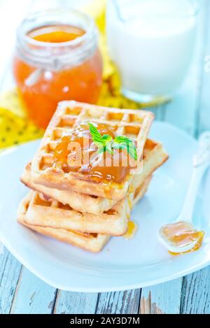 waffle con marmellata di albicocche Foto Stock