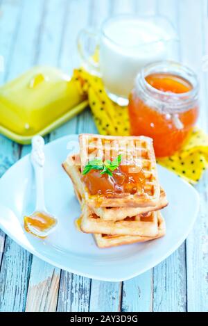 waffle con marmellata di albicocche Foto Stock