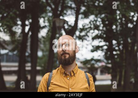 Uomo con gli occhi chiusi Foto Stock