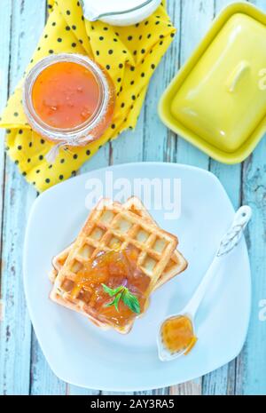 waffle con marmellata di albicocche Foto Stock