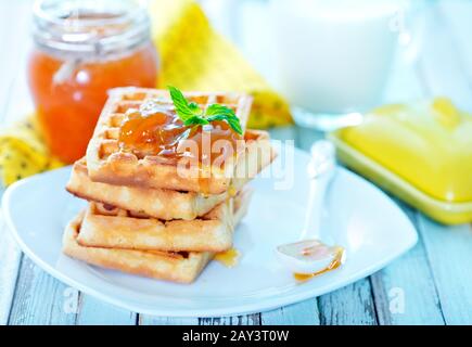 waffle con marmellata di albicocche Foto Stock