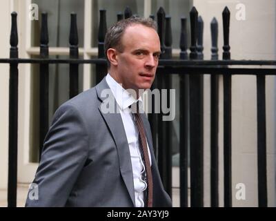 Londra, Regno Unito. 14th Feb, 2020. Il Segretario straniero Dominic Raab arriva per l'incontro straordinario del Gabinetto a seguito di un rimpasto. Credit: Uwe Deffner/Alamy Live News Foto Stock