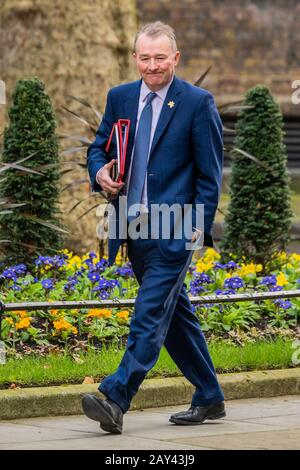 Londra, Regno Unito. 14th Feb, 2020. RT Hon Simon Hart MP rimane Segretario di Stato per il Galles - i ministri arrivano per la prima riunione del Gabinetto dopo il rimpasto di Boris Johnson, Downing Street. Credito: Guy Bell/Alamy Live News Foto Stock