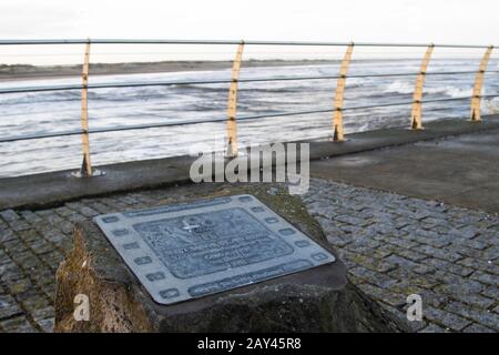 St ANDREWS, SCOTLAND - 13/2/2020 - una vista della targa che commemora le riprese dei carri di spiaggia di fuoco da sabbie occidentali Foto Stock