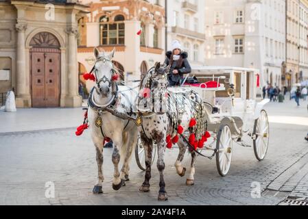 Cavalli e Carrozze a Cracovia, Polonia Foto Stock