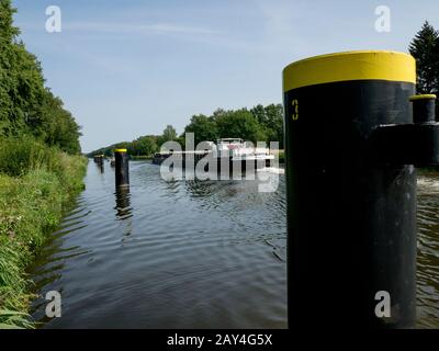 Chiatta "anseatica" sul fiume Elba-Lübeck-Kanal in navigazione verso Lübeck. Foto Stock